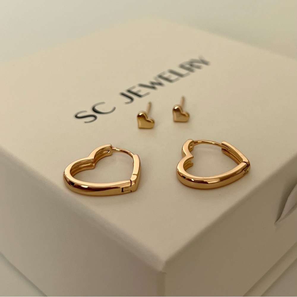 LAST ONE Small Heart Hoop Earrings 18k Gold Color  Luxury Jewelry - Picture 3 of 6